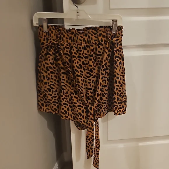 She + Sky Animal Print Mini Shorts - Picture 1 of 1